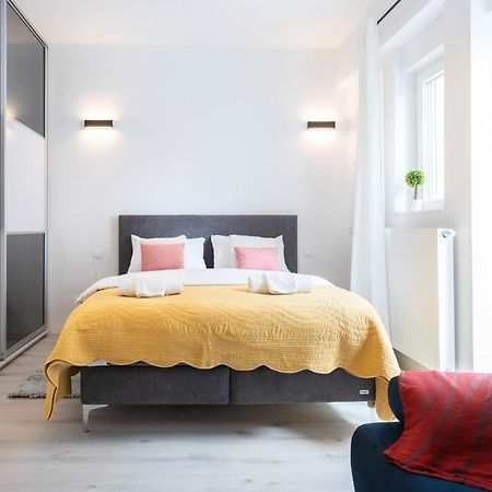 Design Triplex In The City Center With A Balcony Apartamento Zagreb Exterior foto