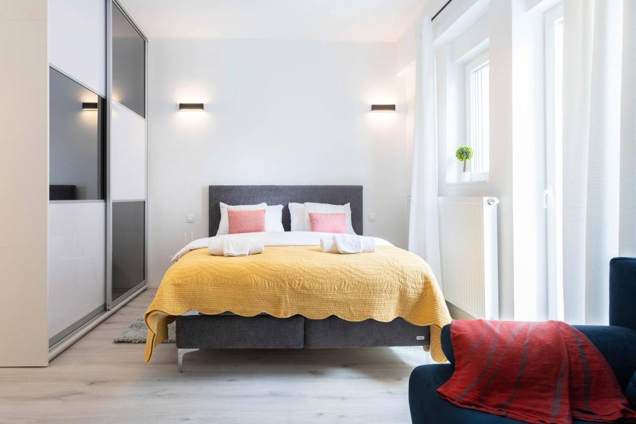 Design Triplex In The City Center With A Balcony Apartamento Zagreb Exterior foto